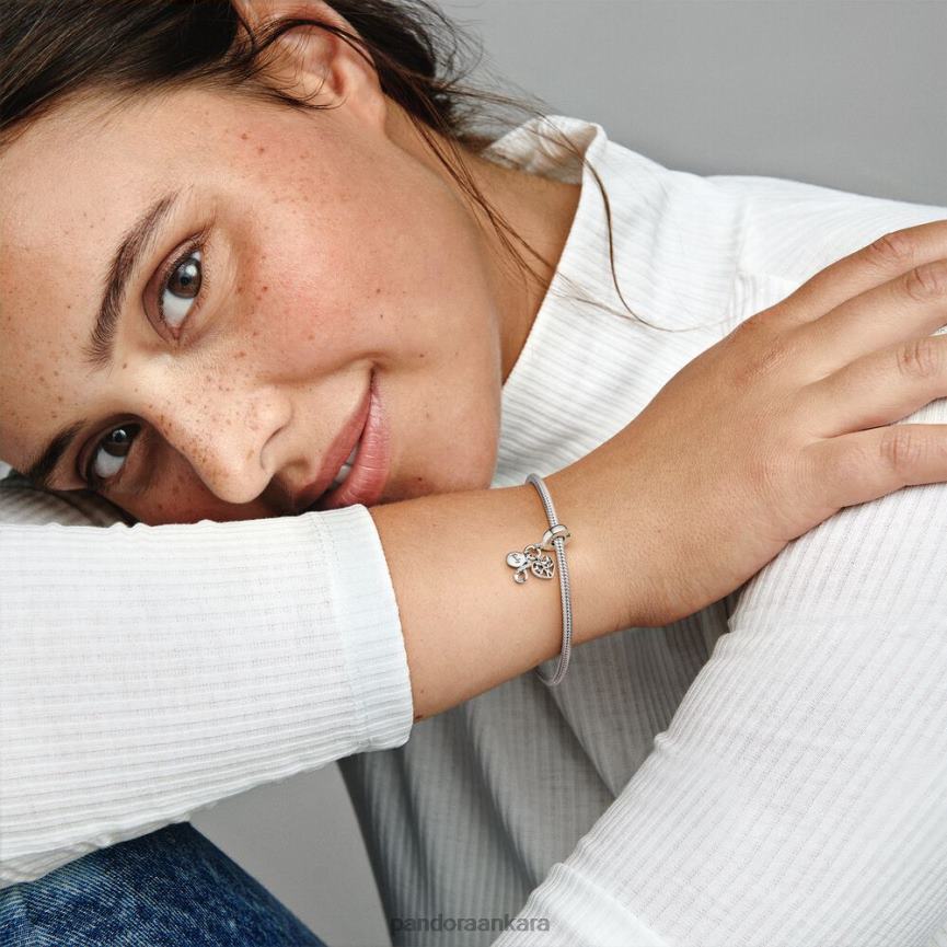 aile sonsuzluğu üçlü dangle çekicilik 82N8H94 Pandora som gümüş