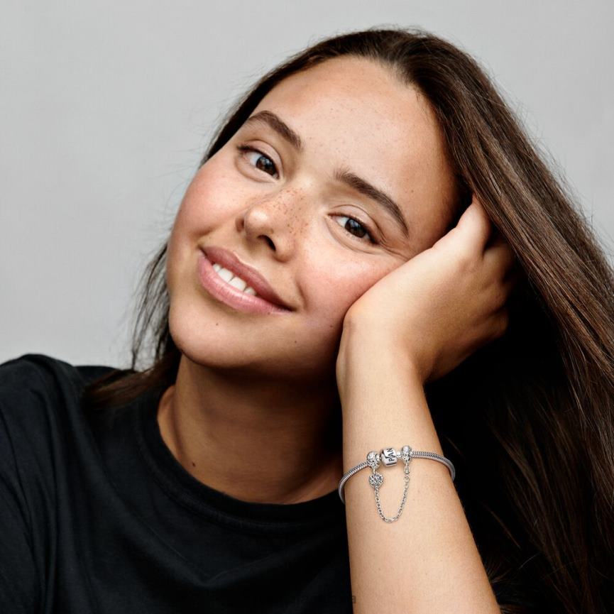 kalp aile ağacı güvenlik zinciri çekicilik 82N8H322 Pandora som gümüş