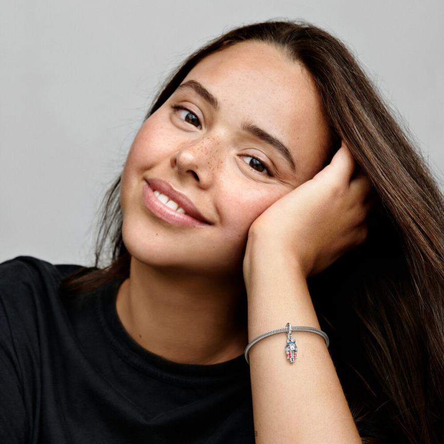 şenlikli fındıkkıran 2022 sallanma çekiciliği 82N8H208 Pandora som gümüş